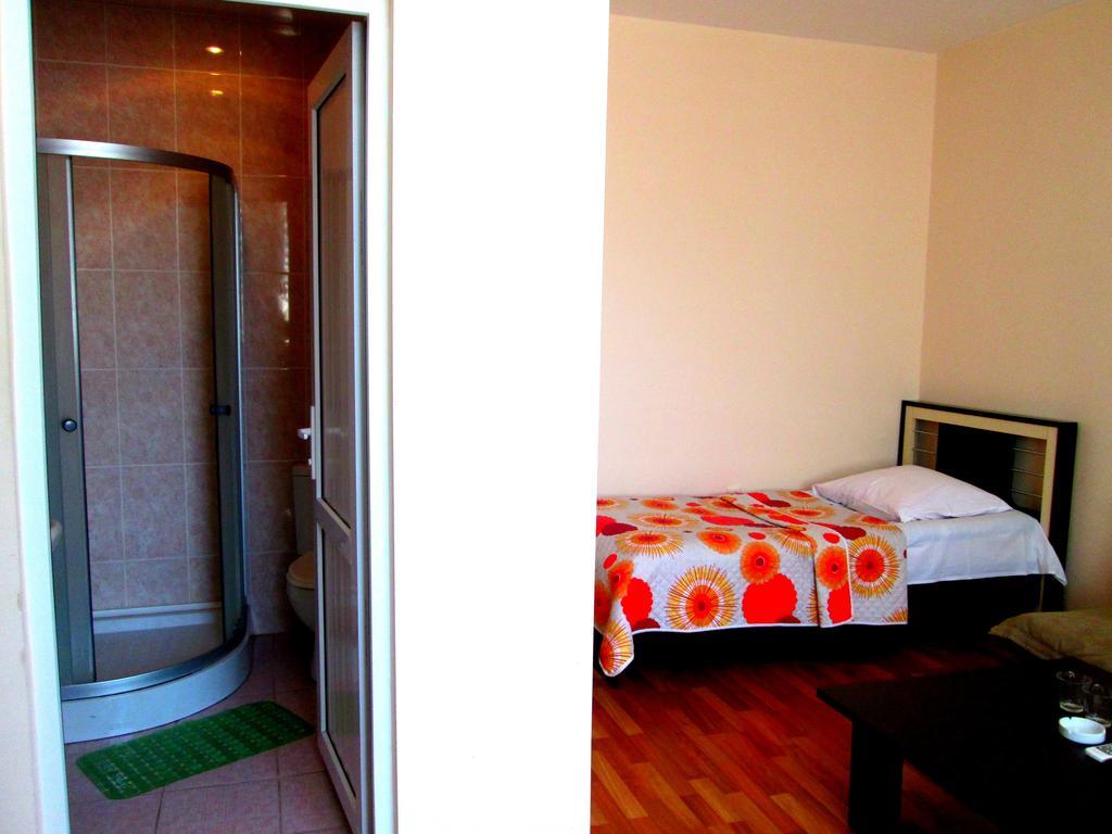 Max Comfort Hotel Кутаиси Екстериор снимка