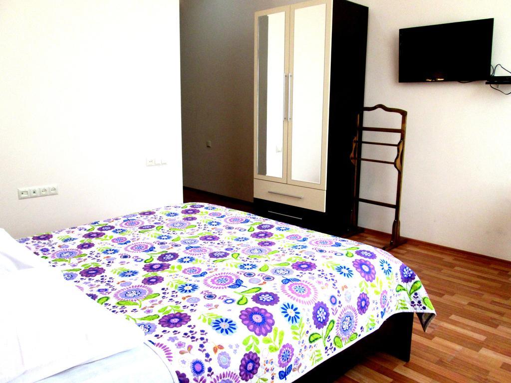 Max Comfort Hotel Кутаиси Стая снимка