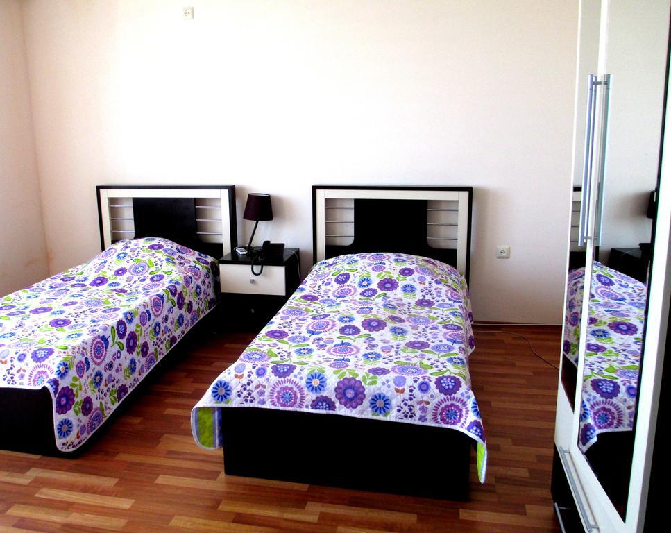 Max Comfort Hotel Кутаиси Стая снимка