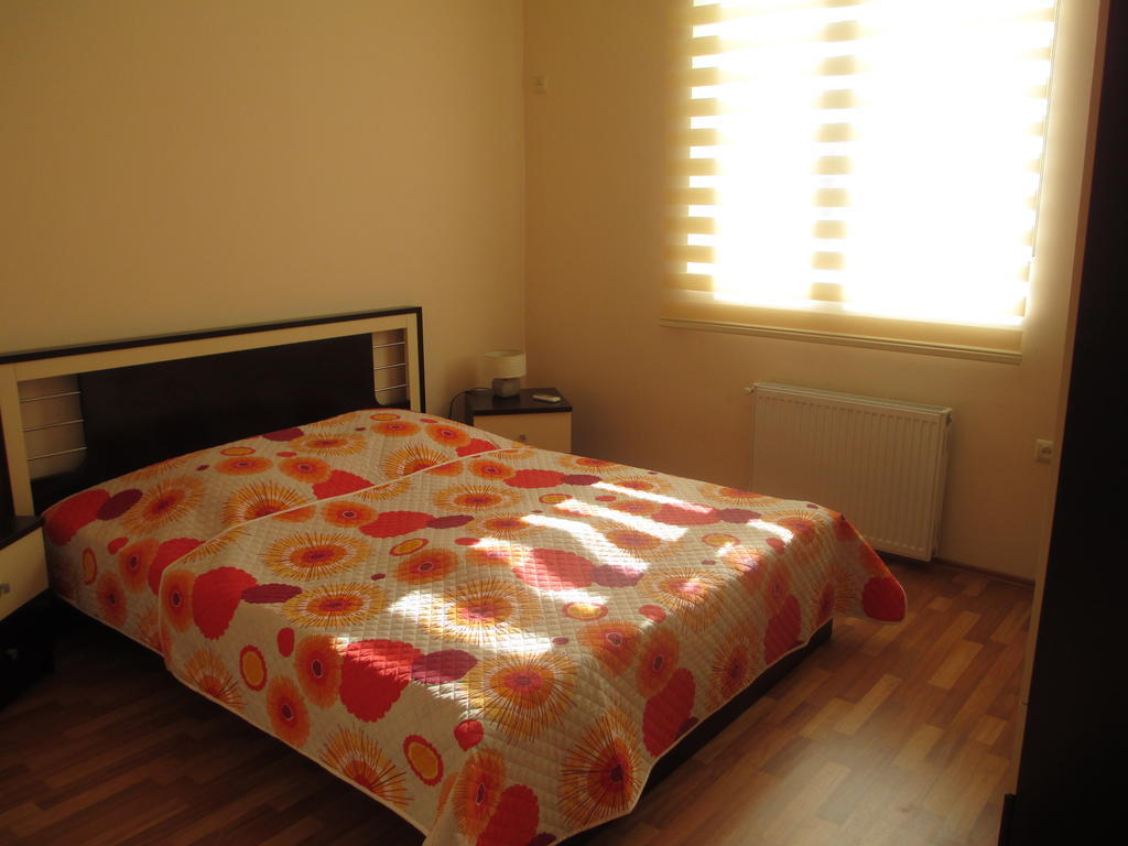 Max Comfort Hotel Кутаиси Стая снимка